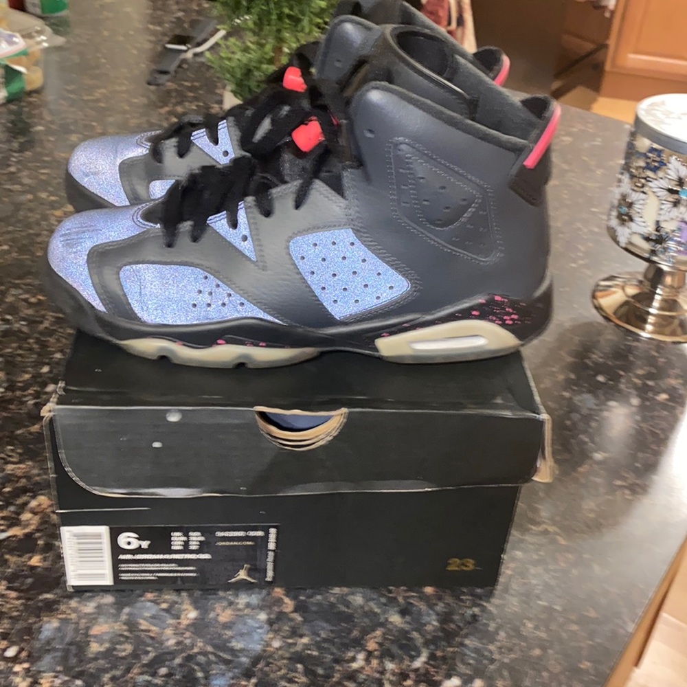 Retro Jordan 6- Anthracite/Hyper Rose size 6y=7.5 women’s W/Box